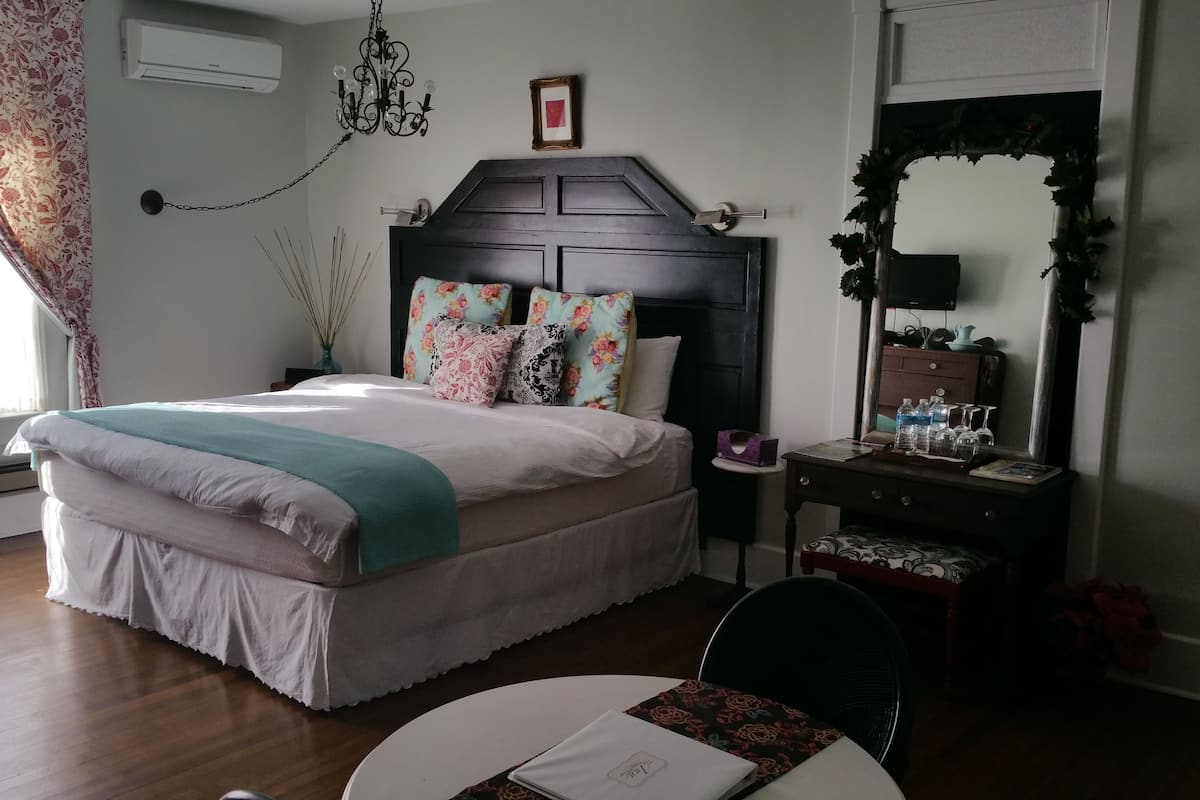 Superior Suite, 1 King Bed, Non Smoking, Microwave | Premium bedding, pillowtop beds, individually decorated