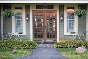 Exterior - Prairie Guest House (Fishers)