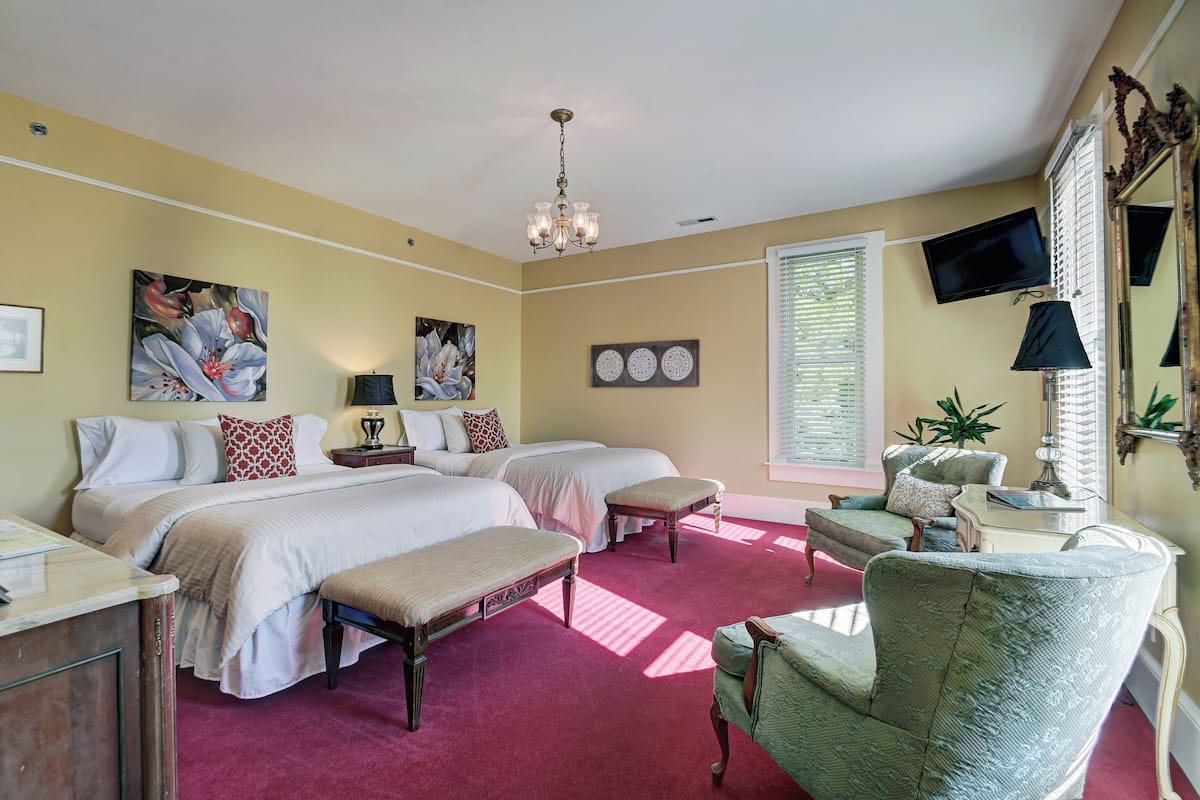 Hamilton Double Suite | أغطية فراش متميزة ومكواة/لوح كي وواي فاي مجانًا وبديكورات فريدة لكل غرفة