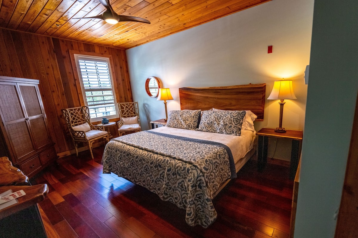 King Bed (Adults Only) | Premium bedding, memory foam beds, desk, soundproofing