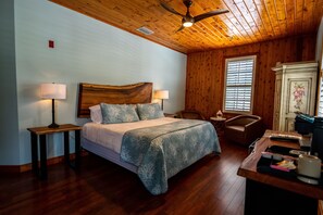 Premium bedding, memory foam beds, individually decorated, desk - Jensen Beach Inn (Jensen Beach)