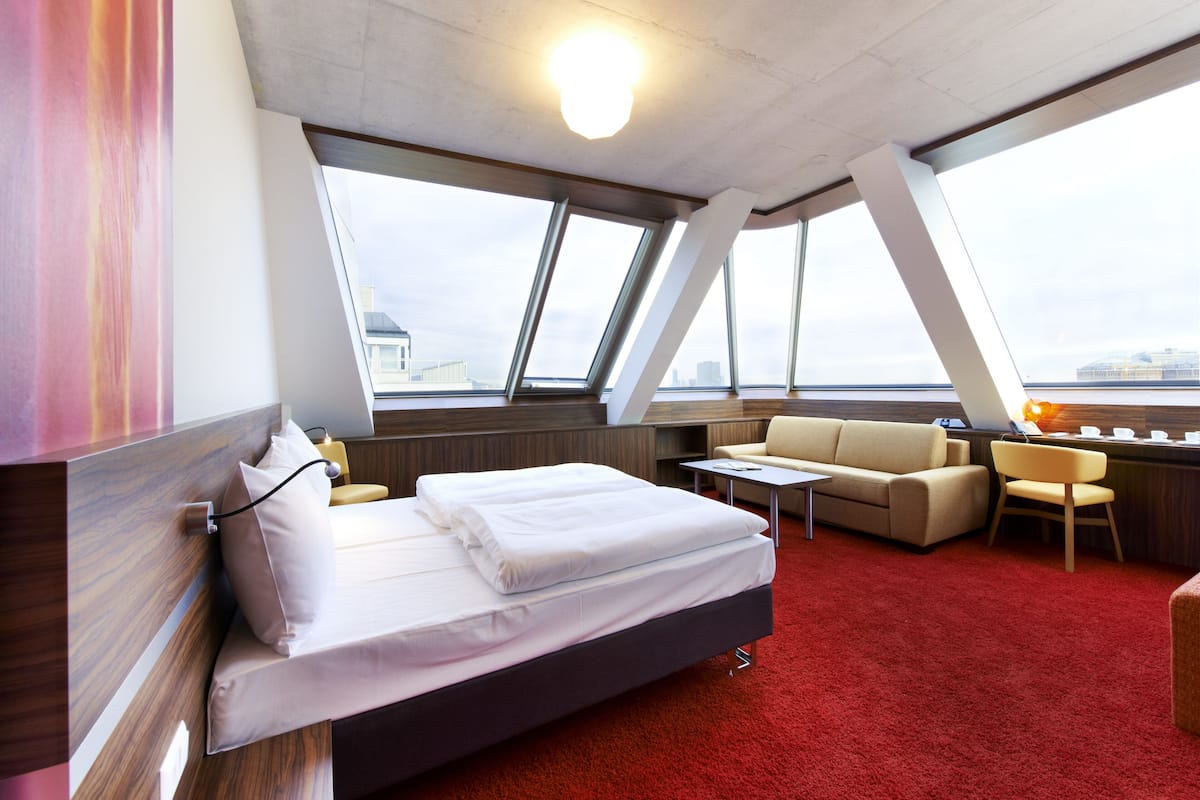 Suite Junior | Biancheria da letto di alta qualità, minibar, cassaforte in camera