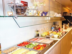 Tägliches Frühstücksbuffet gegen Gebühr