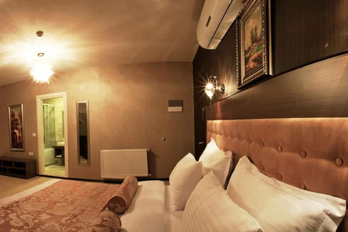 Minibar, desk, soundproofing, rollaway beds