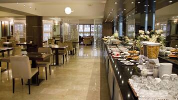 Free daily buffet breakfast
