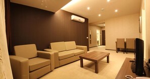 Suite estándar | Sala de estar | Televisión LCD 