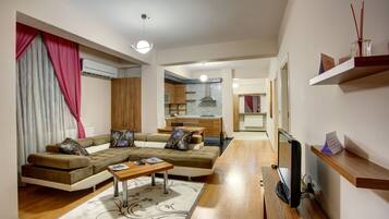 Executive-Suite, 2 Schlafzimmer, Küche | Minibar, Schreibtisch, schallisolierte Zimmer, Zustellbetten