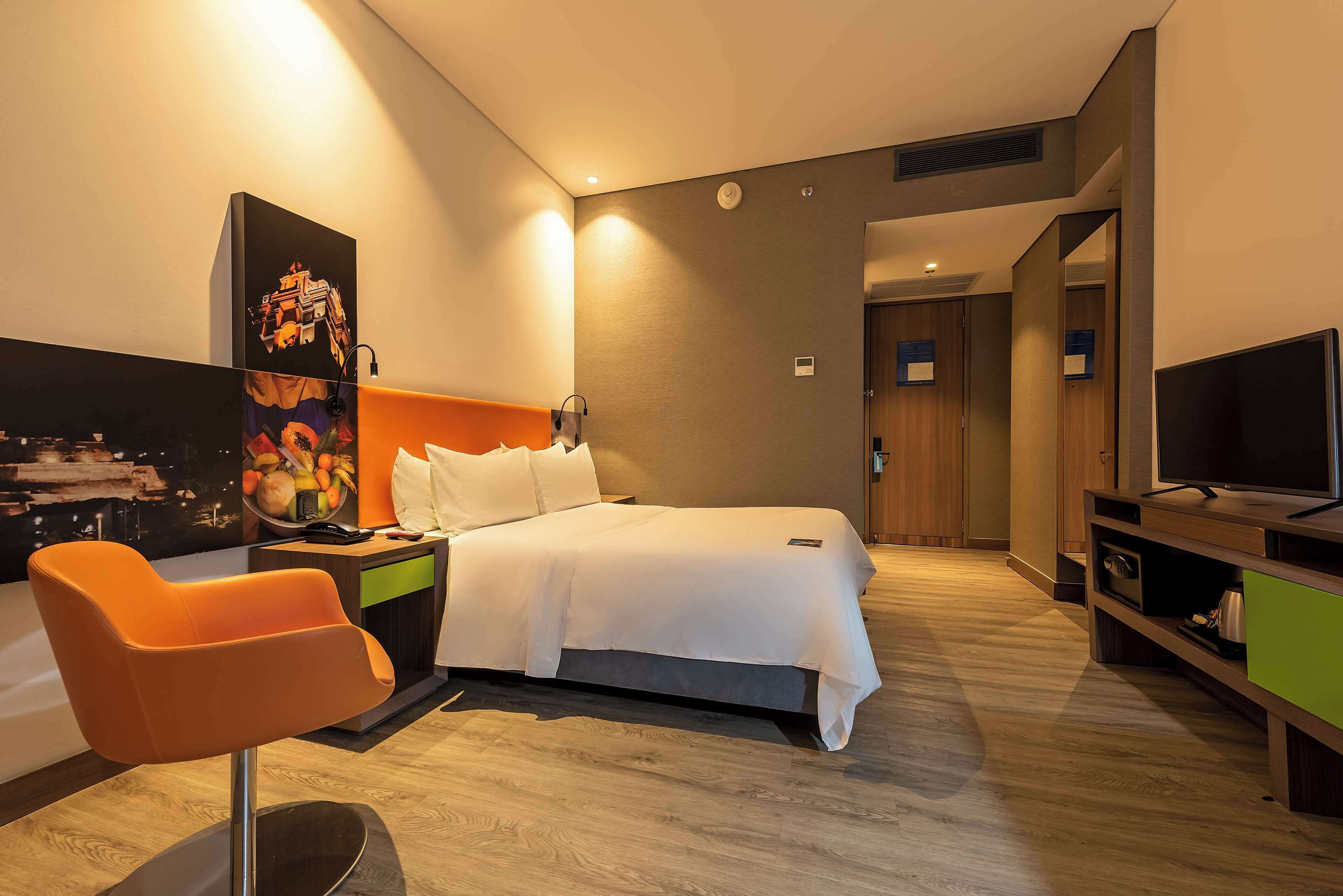 in-room safe, desk, laptop workspace, soundproofing