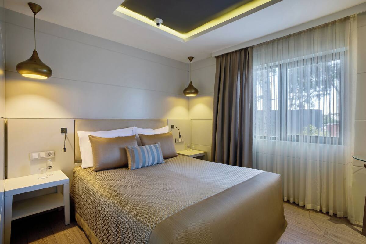 Junior Suite, 2 Double Beds, Garden View | Premium bedding, minibar (free items), in-room safe, desk