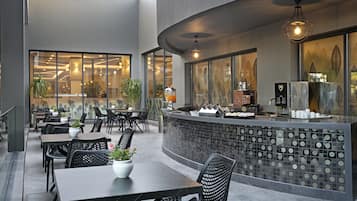 7 bars/lounges, poolside bar