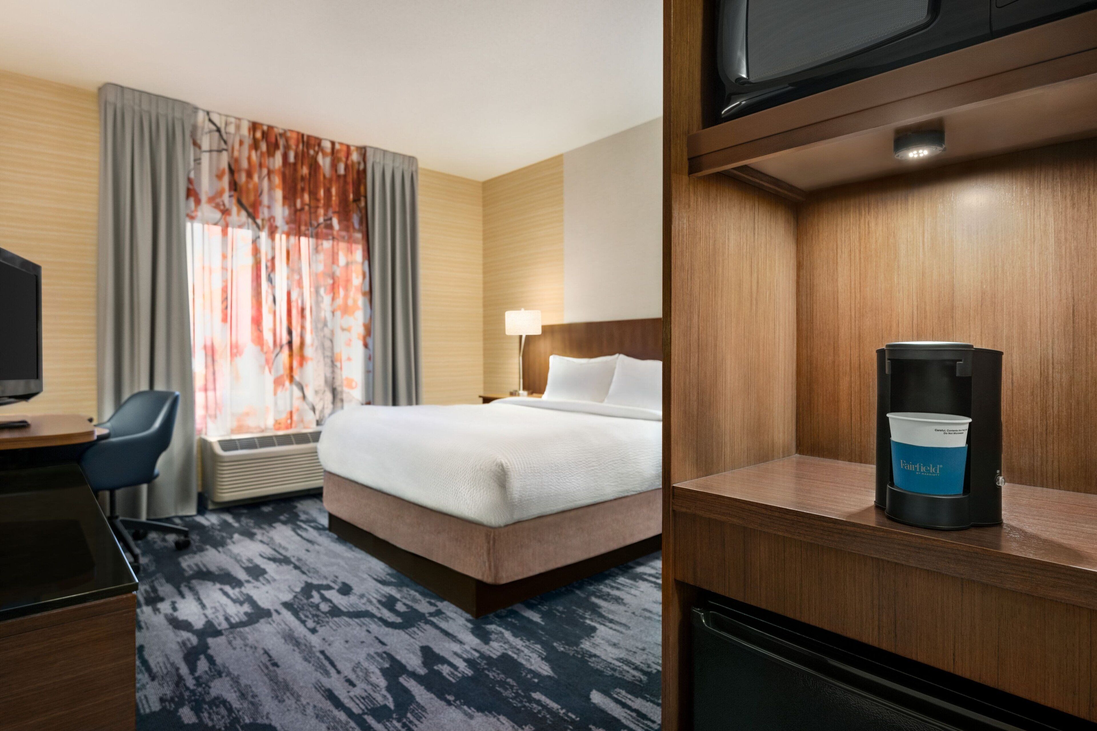 room, 1 king bed | hypo-allergenic bedding, in-room safe, desk, laptop workspace