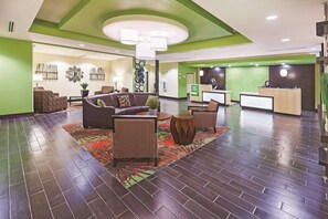 Lobby - La Quinta Inn & Suites by Wyndham Pecos (Pecos)