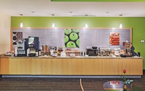 Free daily buffet breakfast  - La Quinta Inn & Suites by Wyndham Pecos (Pecos)