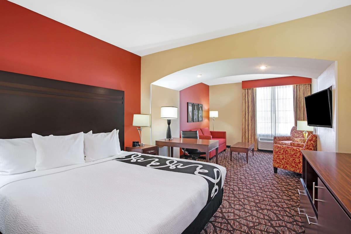 deluxe room, 1 king bed, non smoking | premium bedding, pillow-top beds, desk, iron/ironing board