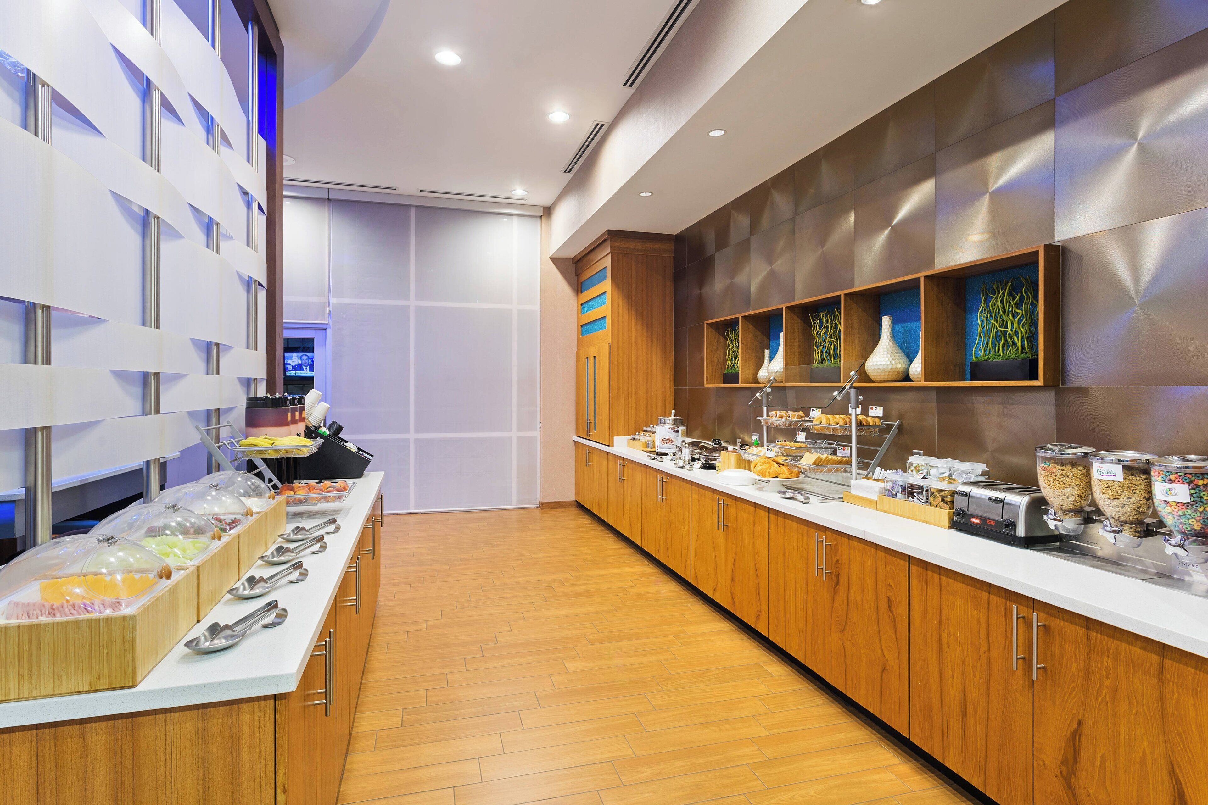 free daily continental breakfast