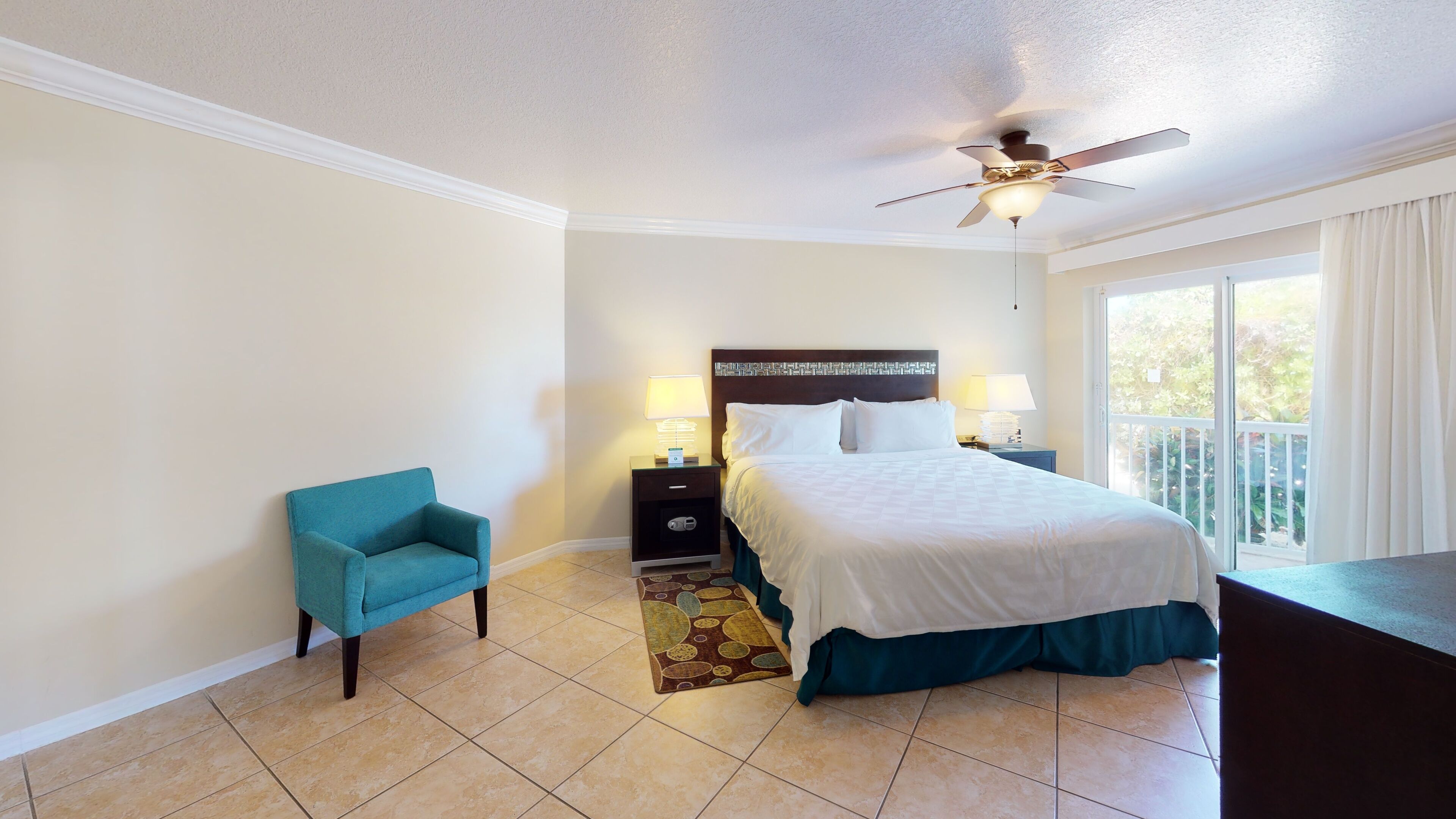 Holiday Inn Resort Grand Cayman, an IHG Hotel