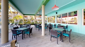 Serviço de café da manhã, culinária internacional, vistas para a praia