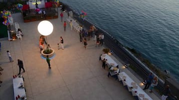 Food-Court
