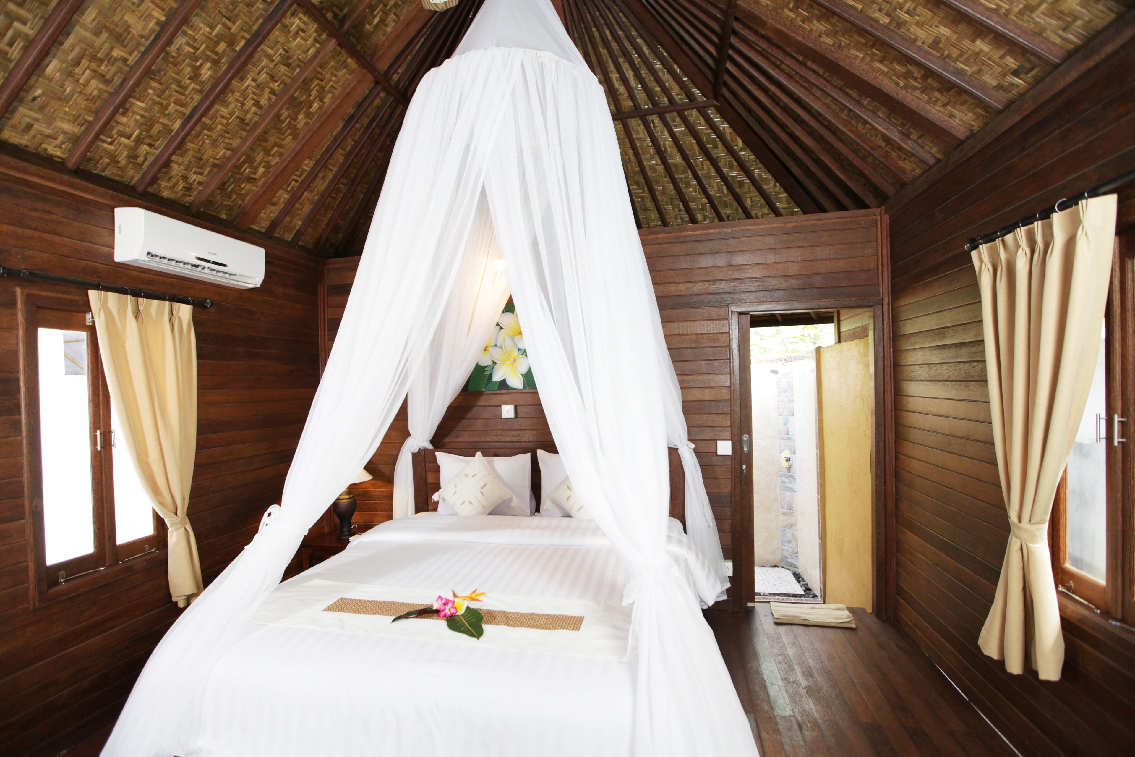 deluxe room | premium bedding, in-room safe, desk, iron/ironing board