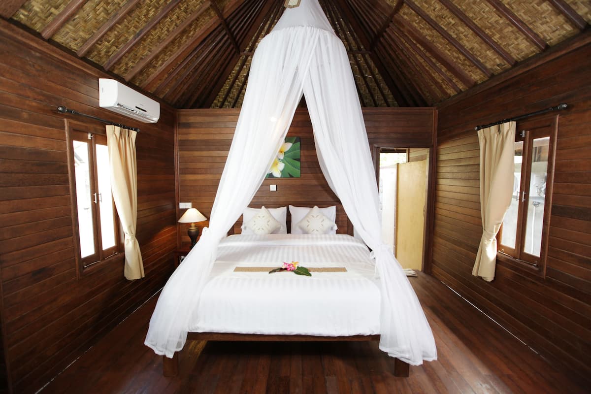 Habitación Deluxe | Ropa de cama de alta calidad y caja de seguridad en la habitación