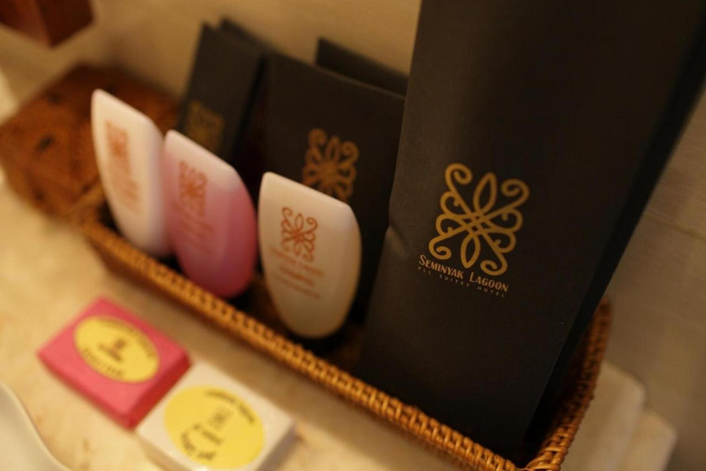 shower, rainfall showerhead, free toiletries, hair dryer