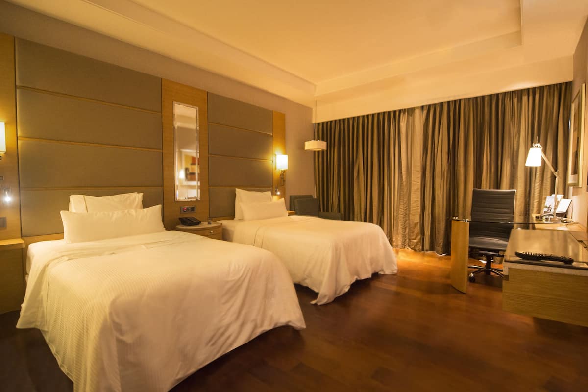 premium bedding, pillow-top beds, minibar, in-room safe