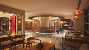 5 間餐廳，供應早餐、午餐和晚餐，國際料理