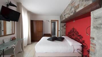 Minibar, desk, iron/ironing board, free WiFi