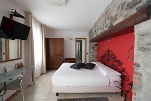 Minibar, desk, iron/ironing board, free WiFi - Hotel Villa Colico (Colico)