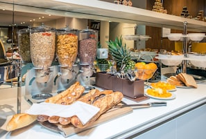Daily buffet breakfast (EUR 12 per person) - Art Hotel Eiffel (Paris)