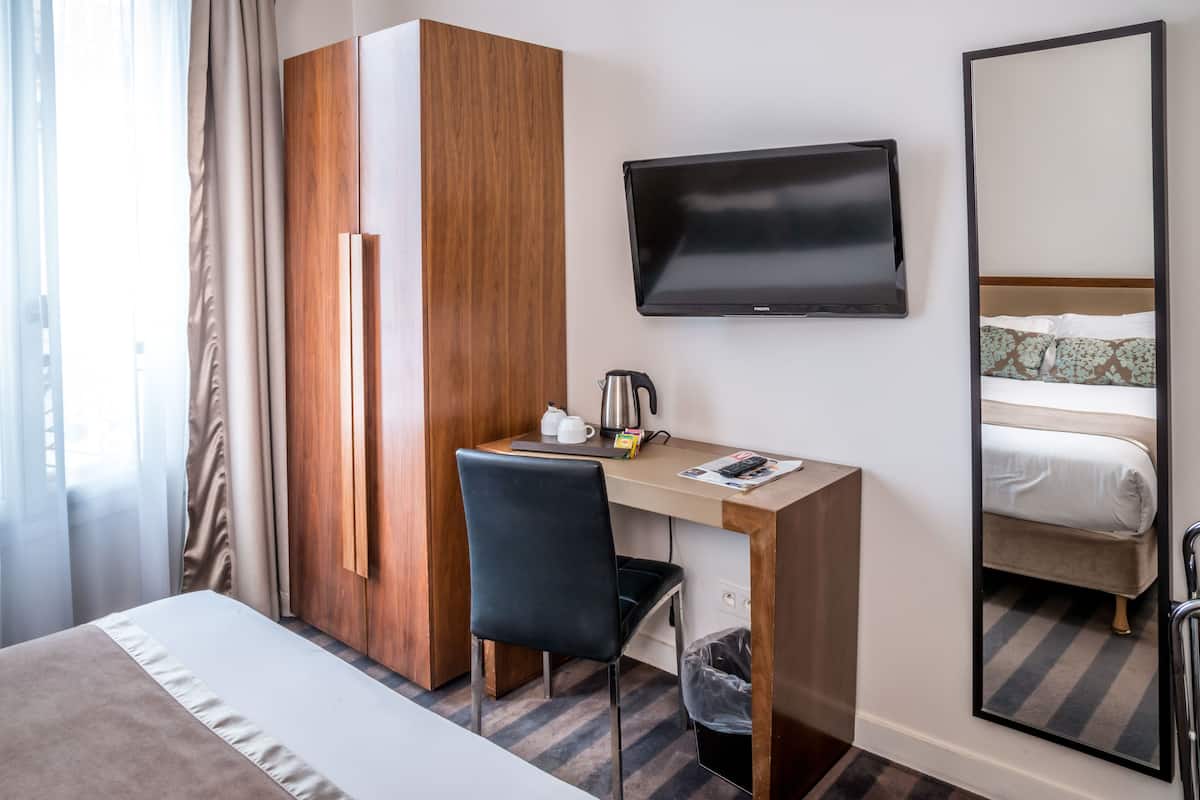 In-room safe, desk, blackout drapes, soundproofing