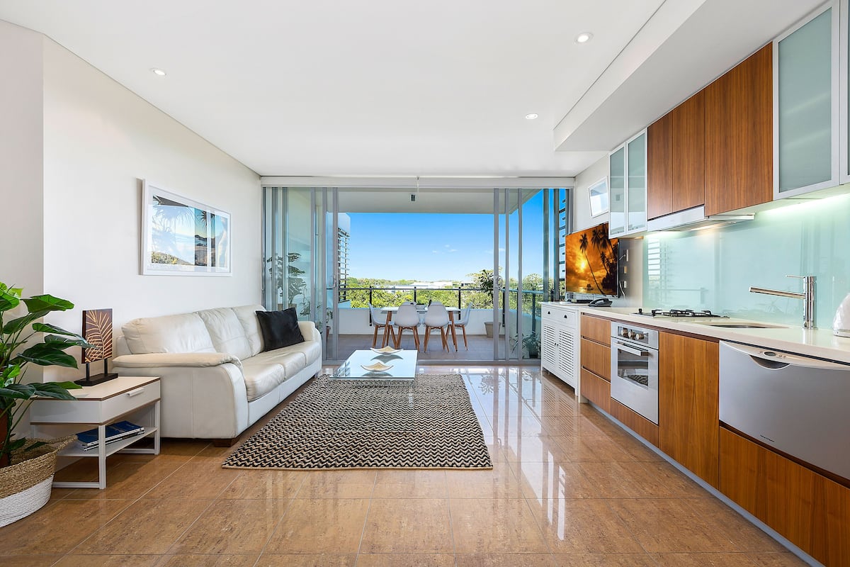 55-inch smart tv with digital channels, tv, netflix