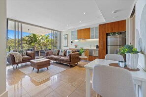 Deluxe Apartment | Living area