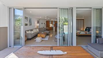 3 Bedroom Swim Up Apartment | Terrace/patio