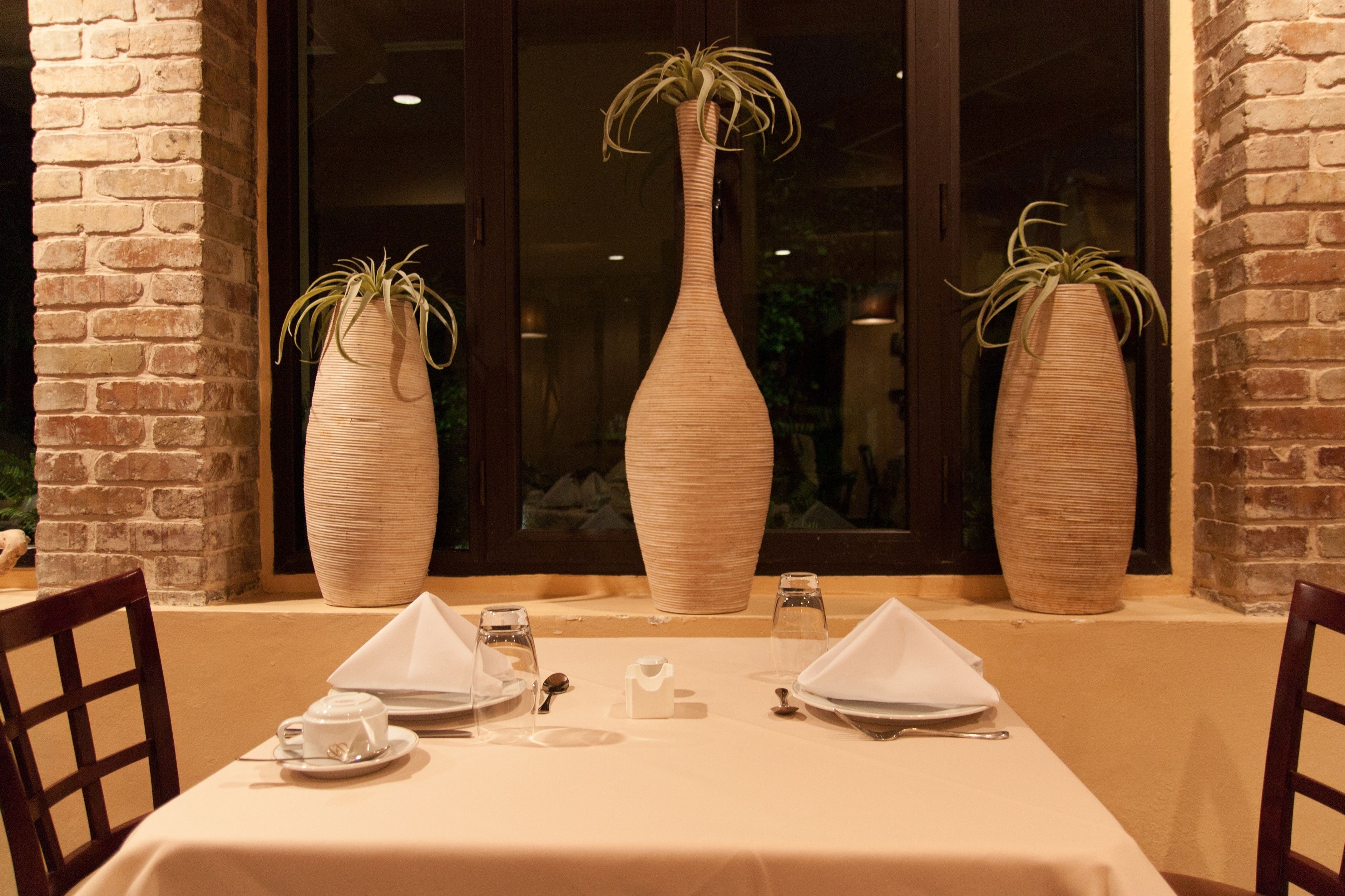 3 restaurants, dinner served, local cuisine