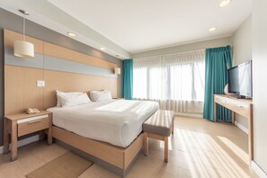 Premium bedding, in-room safe, desk, iron/ironing board - Royal Oasis (Petionville)