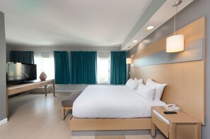 Suite Junior, vue jardin | Literie de qualité supérieure, coffres-forts dans les chambres, bureau