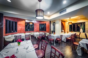 3 restaurants servant le dîner, spécialités Cuisine locale