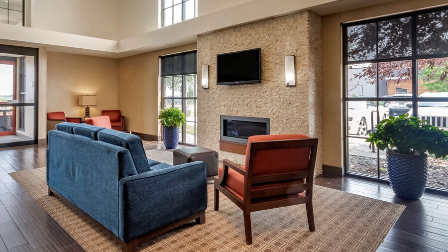 Comfort Suites Airport - University