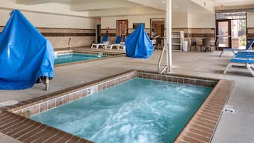 Indoor pool, sun loungers