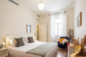 Quarto casal ou duplo standard | Cofres nos quartos, individualmente decorados