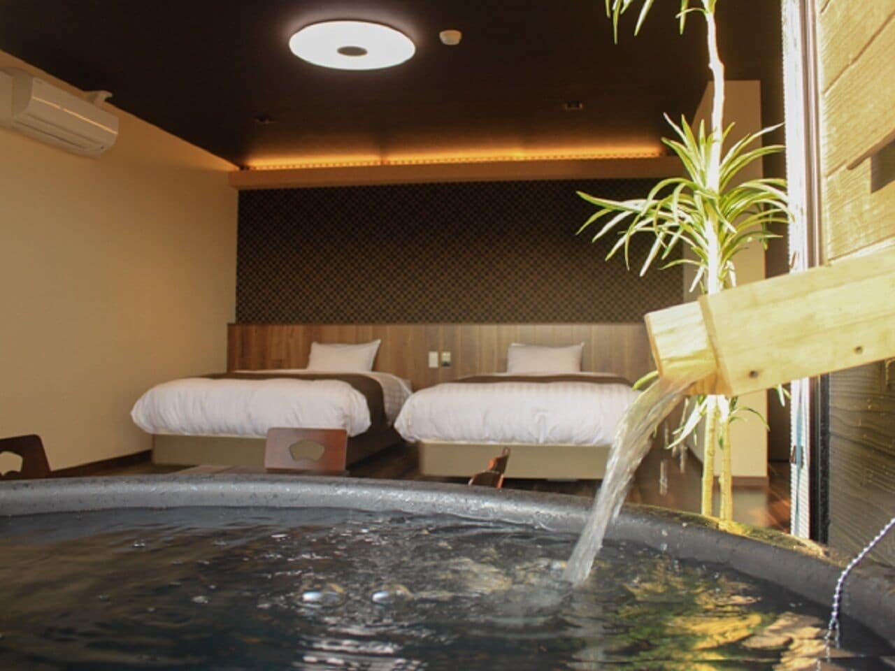 Sängtillbehör av högsta kvalitet, skrivbord och strykjärn/strykbräda