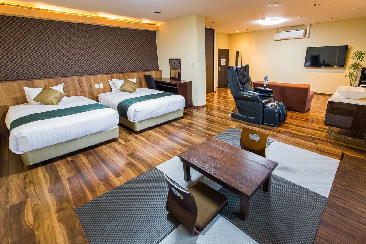Premium bedding, desk, iron/ironing board, free WiFi