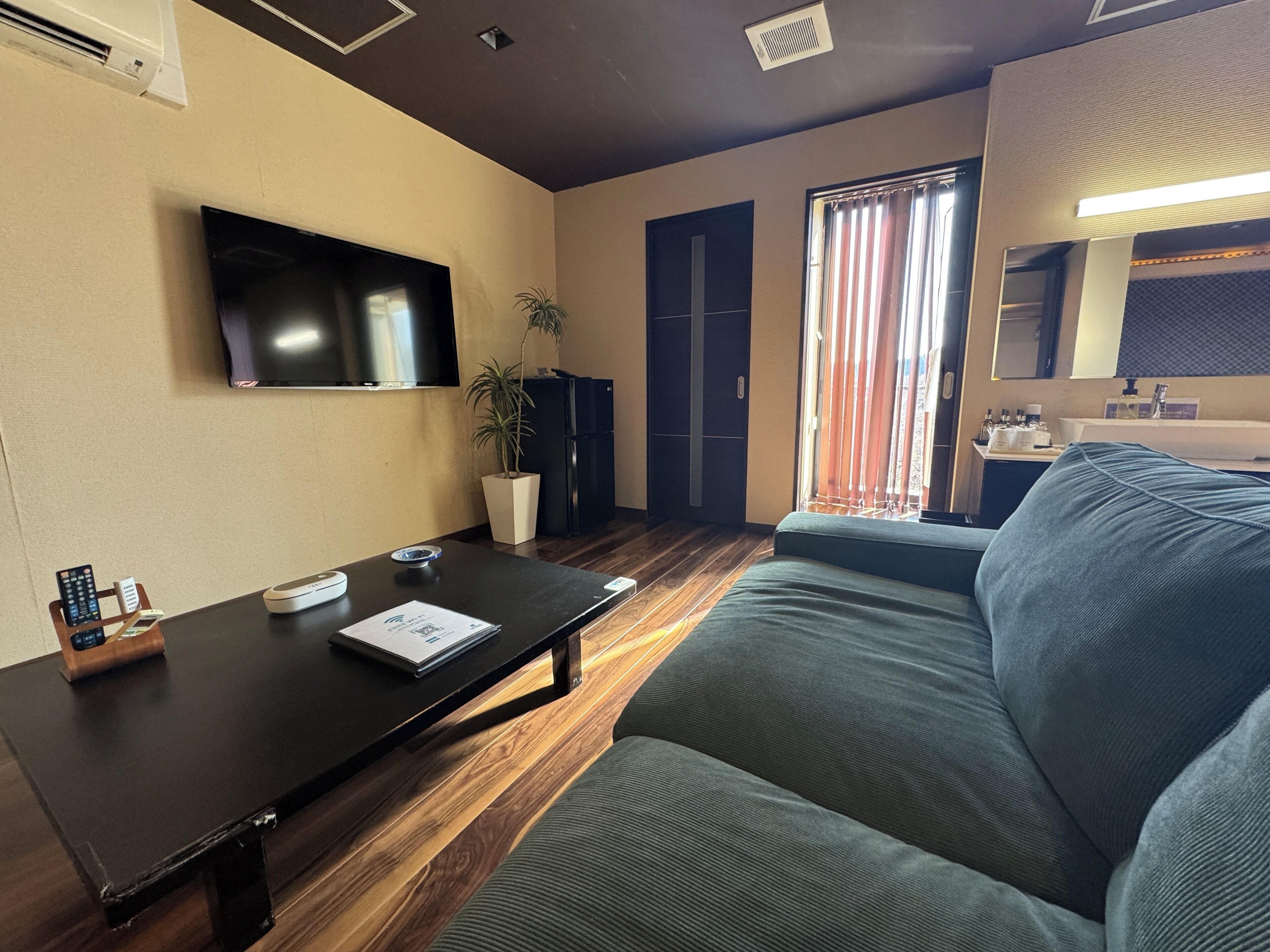 Premium bedding, desk, iron/ironing board, free WiFi