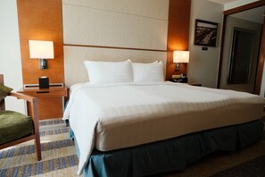 Deluxe-Doppelzimmer, 1 King-Bett | Betten mit Memory-Foam-Matratzen, Minibar, Zimmersafe