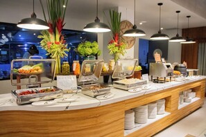 Frokost, lunsj og middag serveres, internasjonale retter 