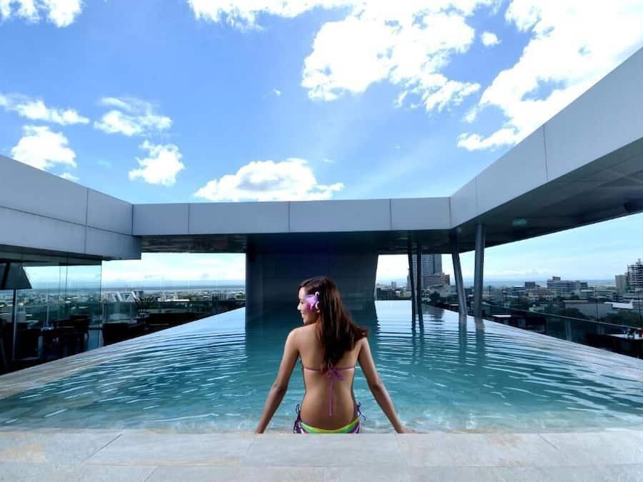 Outdoor pool, pool loungers