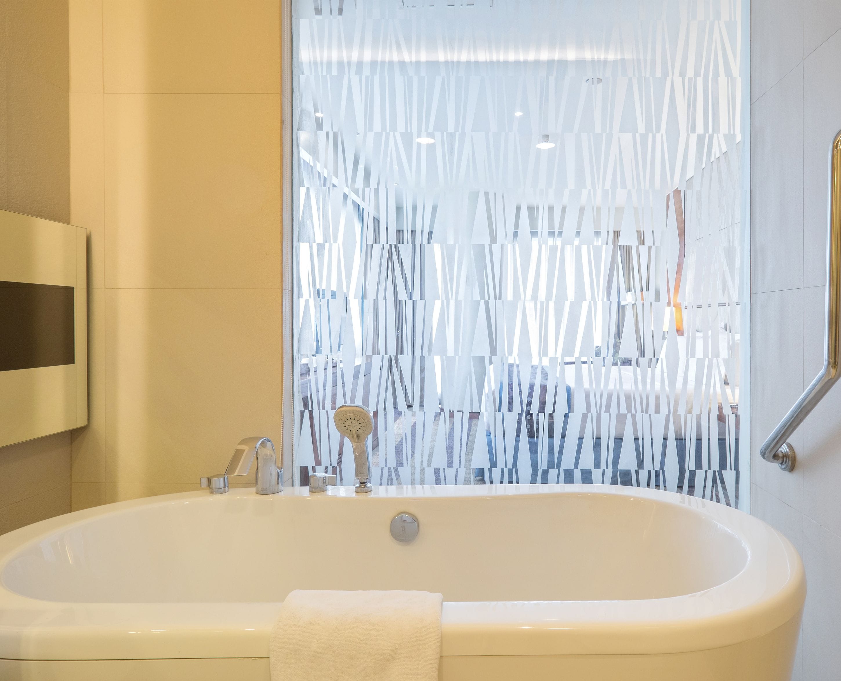 deluxe room, 1 king bed, non smoking | bathroom | shower, rainfall showerhead, free toiletries, hair dryer