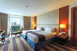 Memory-foam beds, minibar, in-room safe, individually decorated - Lex Hotel Cebu (Cebu City)