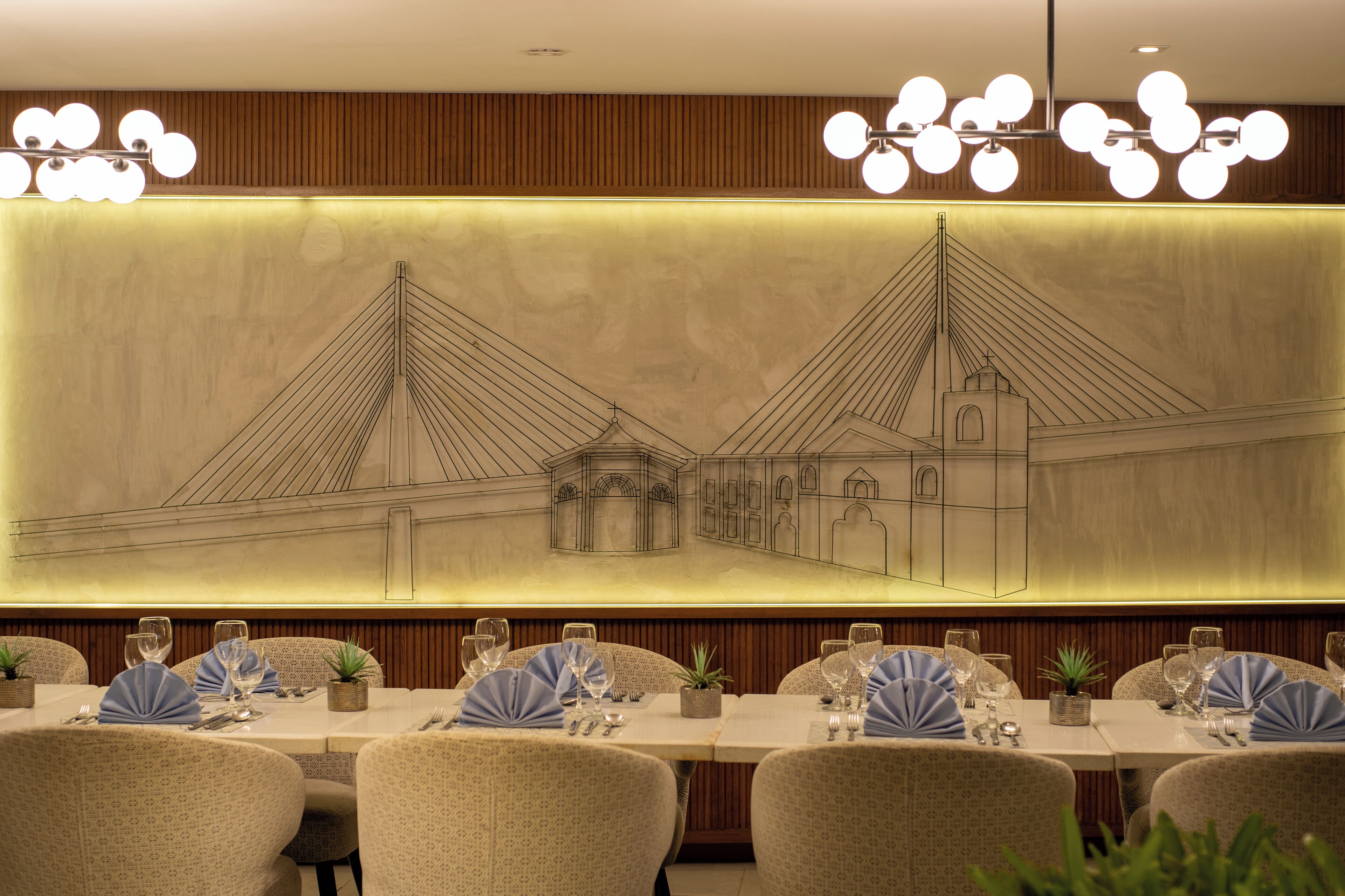 breakfast, lunch, dinner served; international cuisine